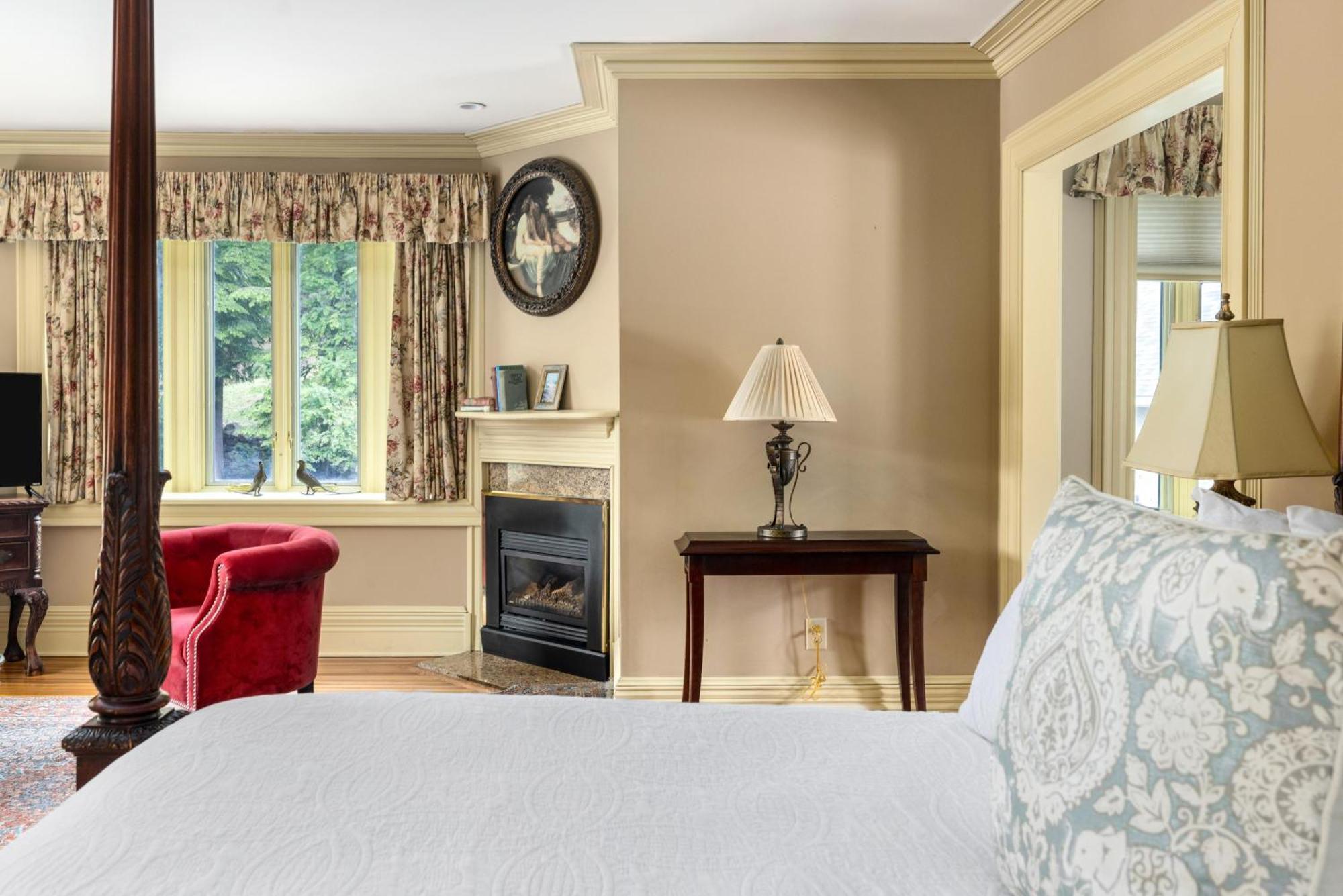 The Inn At Erlowest Lake George Exterior foto